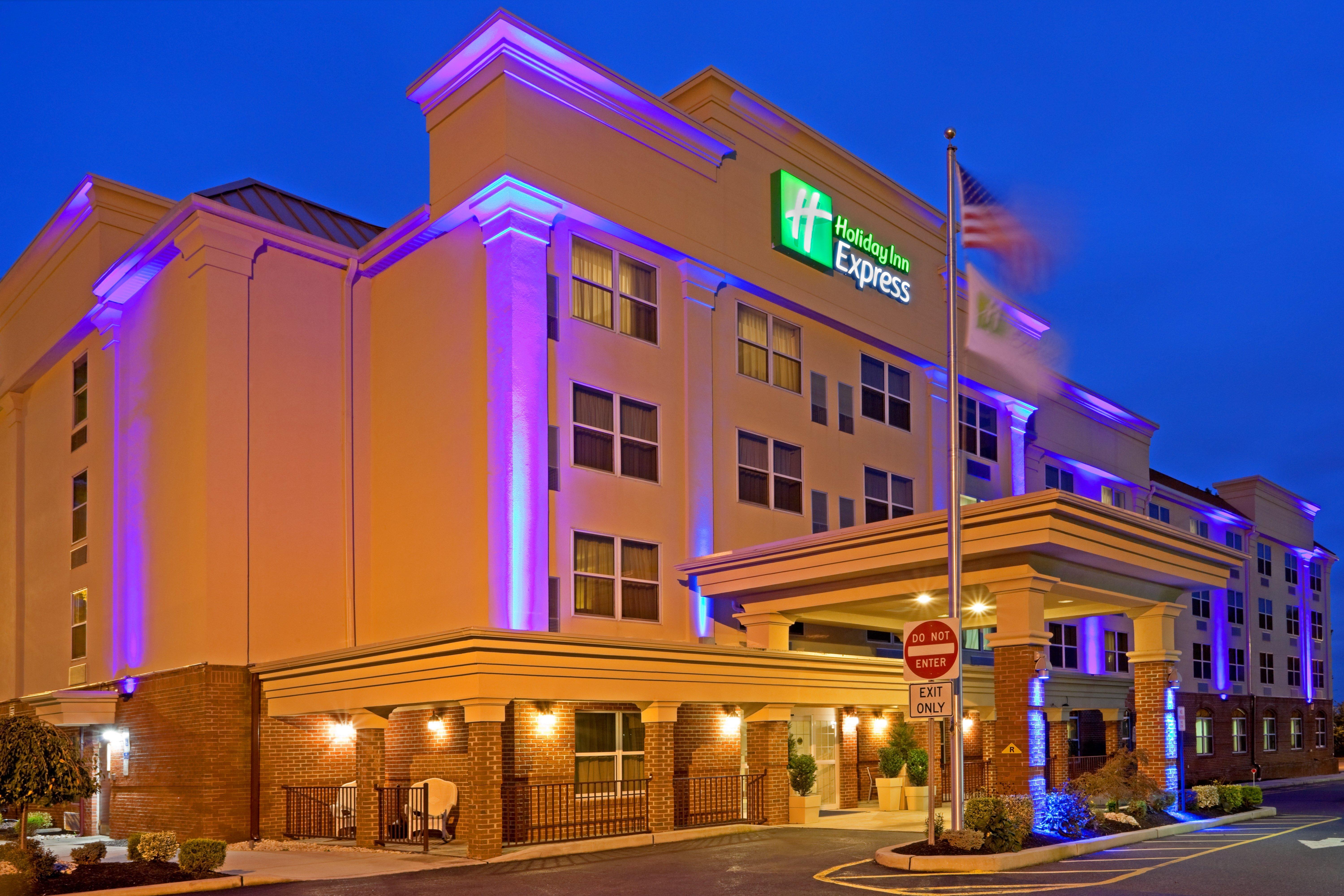 Holiday Inn Express Woodbridge, An Ihg Hotel Авенел Экстерьер фото