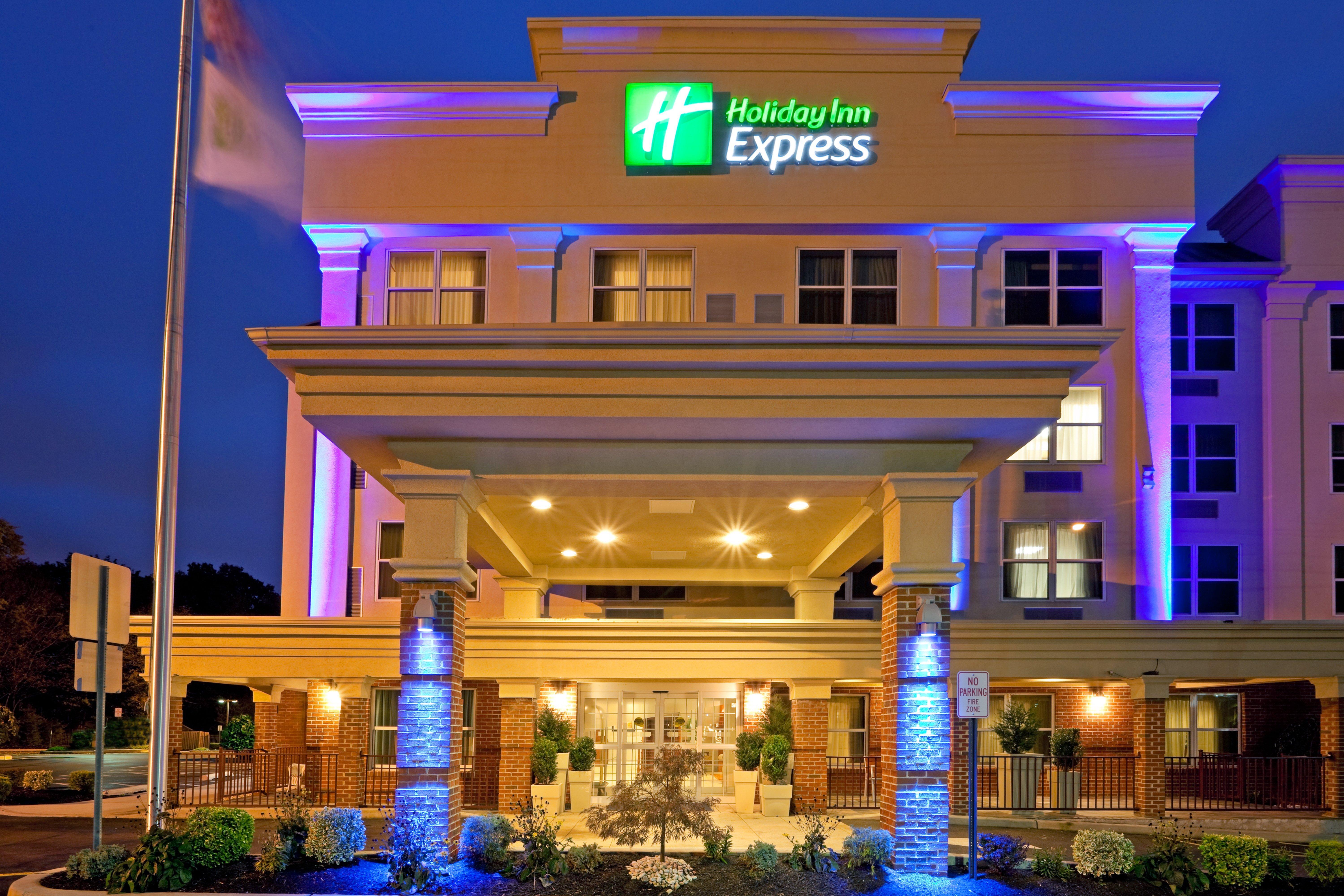 Holiday Inn Express Woodbridge, An Ihg Hotel Авенел Экстерьер фото