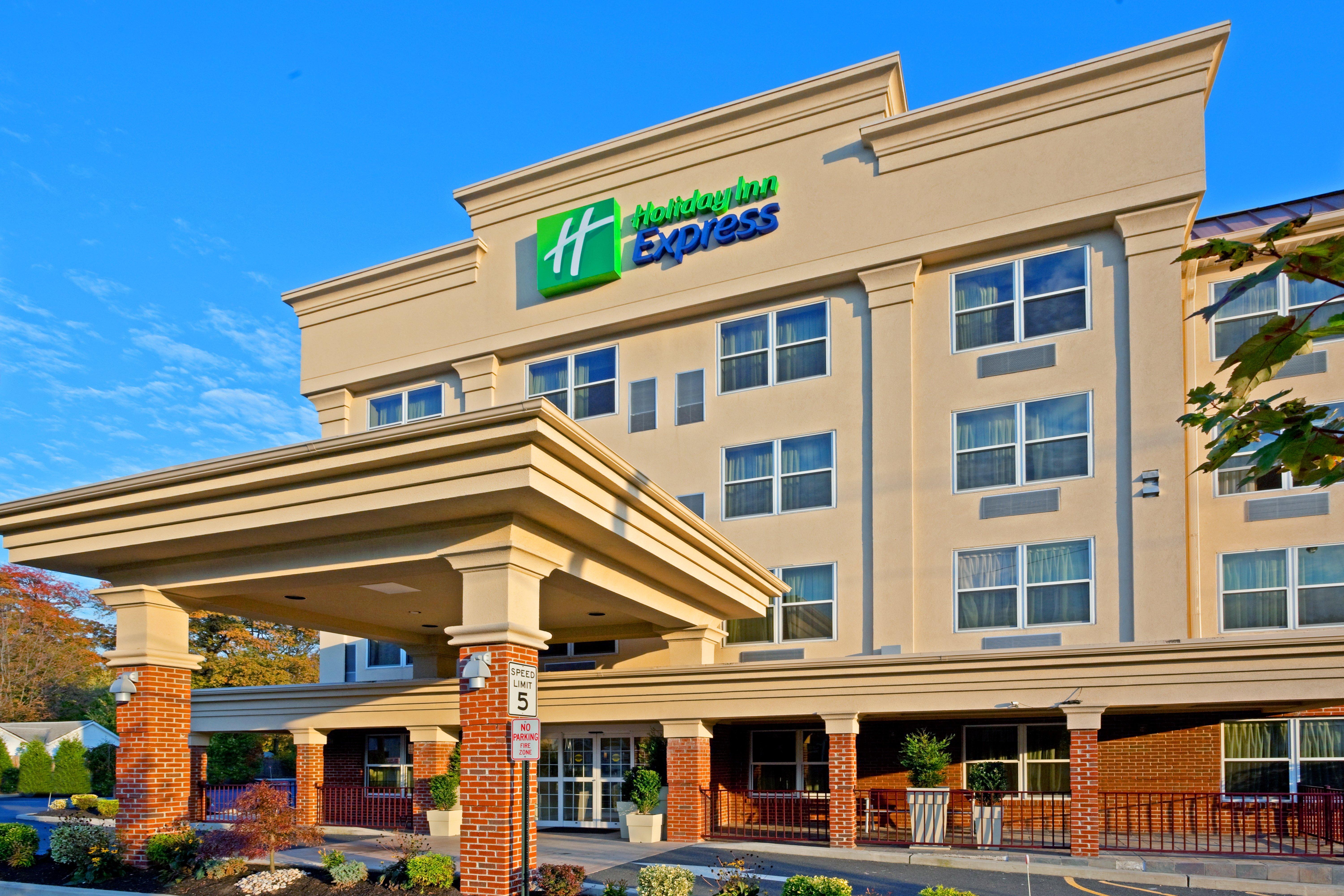 Holiday Inn Express Woodbridge, An Ihg Hotel Авенел Экстерьер фото